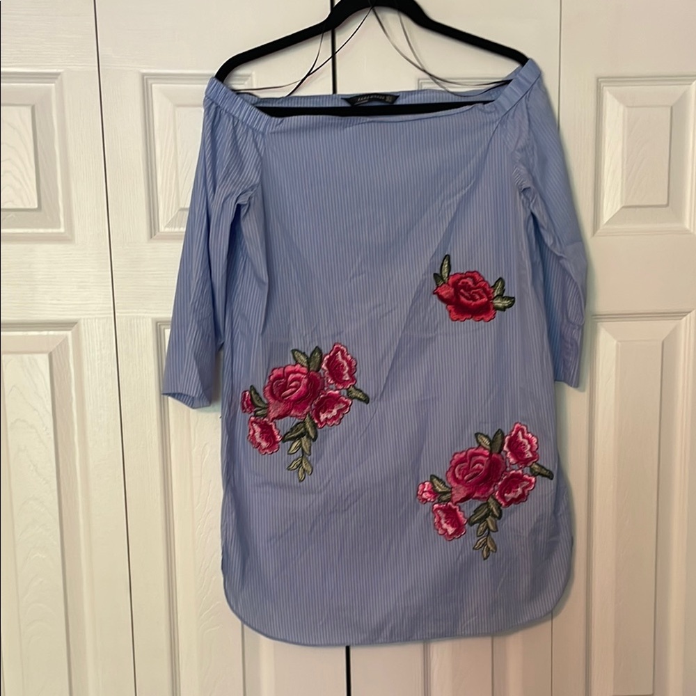 Zara small Blue Off-Shoulder Dress with Floral Embroidery